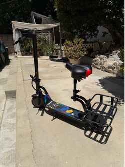 Cute small electric scooter foldable 19mph 25 mile range