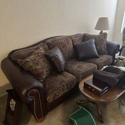 Old Fashion Couch 