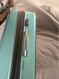 Hard shell 28” suitcase w/TSA approved locks