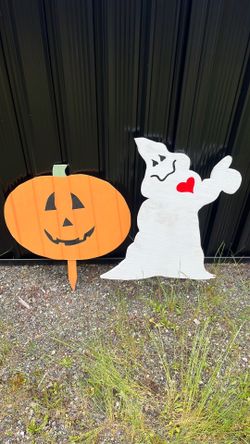 Halloween yard decor