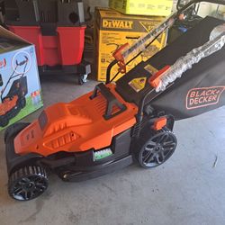 BLACK+DECKER

15 in. 10 AMP Corded Electric Walk Behind Push Lawn Mower