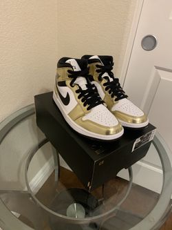 Air Jordan 1 Mid SE (gold)