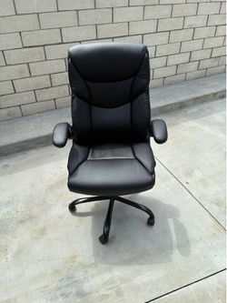 W 20 1/4” x D 16” H 48” Ergonomic office chair