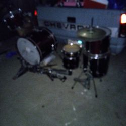 Pearl 8 Piece Drum Set