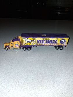 2005 MINNESOTA VIKINGS DIE CAST TRACTOR TRAILER