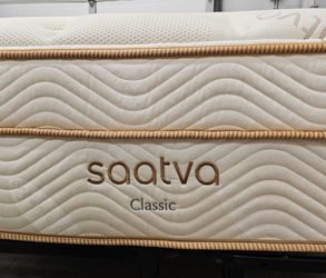 LIKE NEW! Queen Saatva Classic Plush Mattress - Delivery Available 