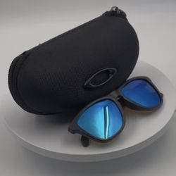 Oakley Frogskins Sunglasses – Black Frame, Blue Lenses