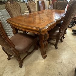 Michael Amini Tuscano Dining Table & Chairs