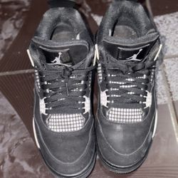 Jordan 4 White Thunder Size 9.5M (No box) Nike Box 