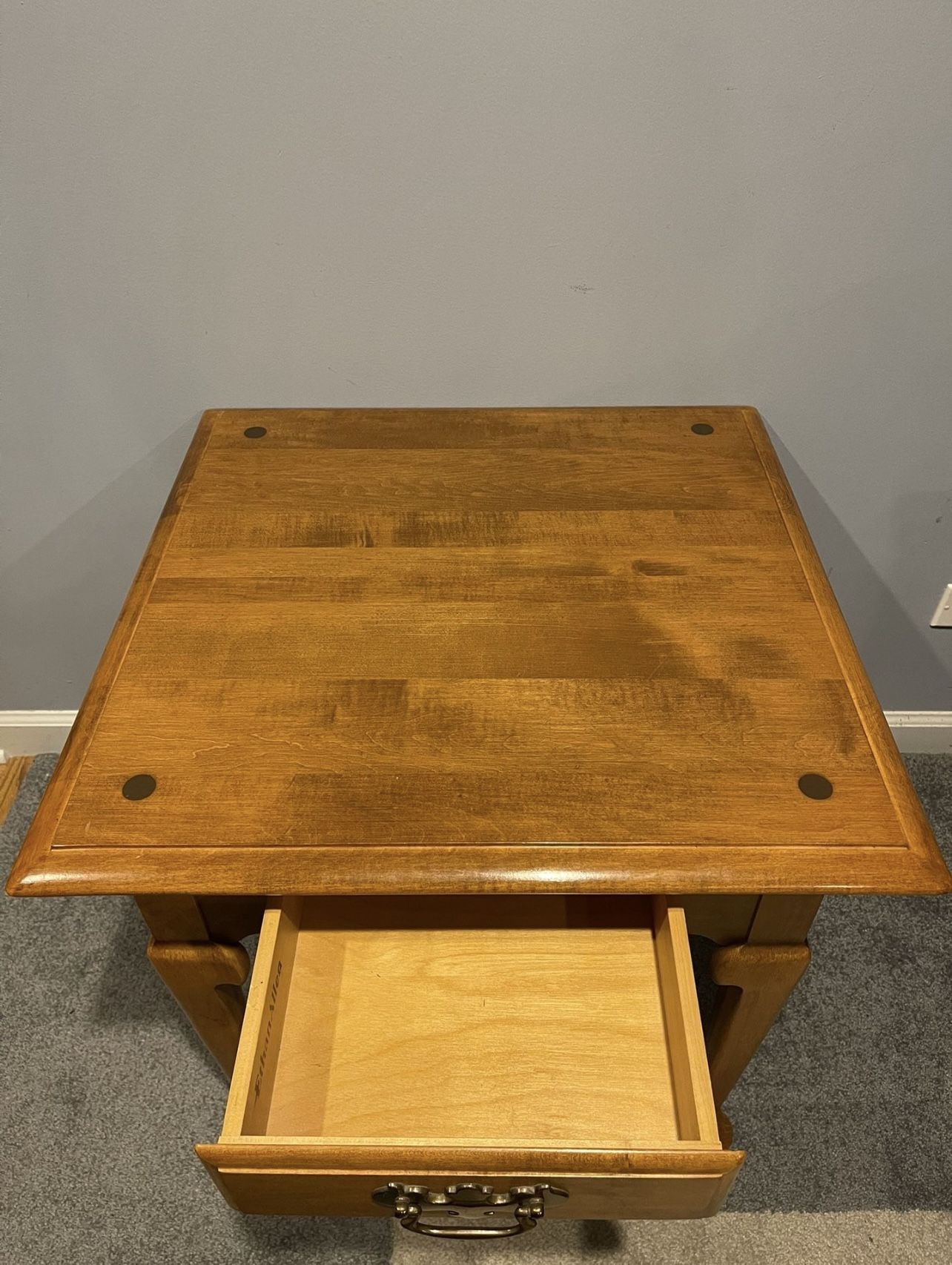 Vintage Ethan Allen Heirloom Nutmeg Maple Side Table 