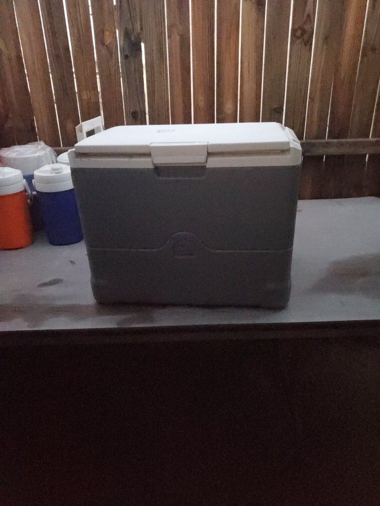 12Dc Volts Camping Ice Chest Cooler By IGloo I ASK $45.00