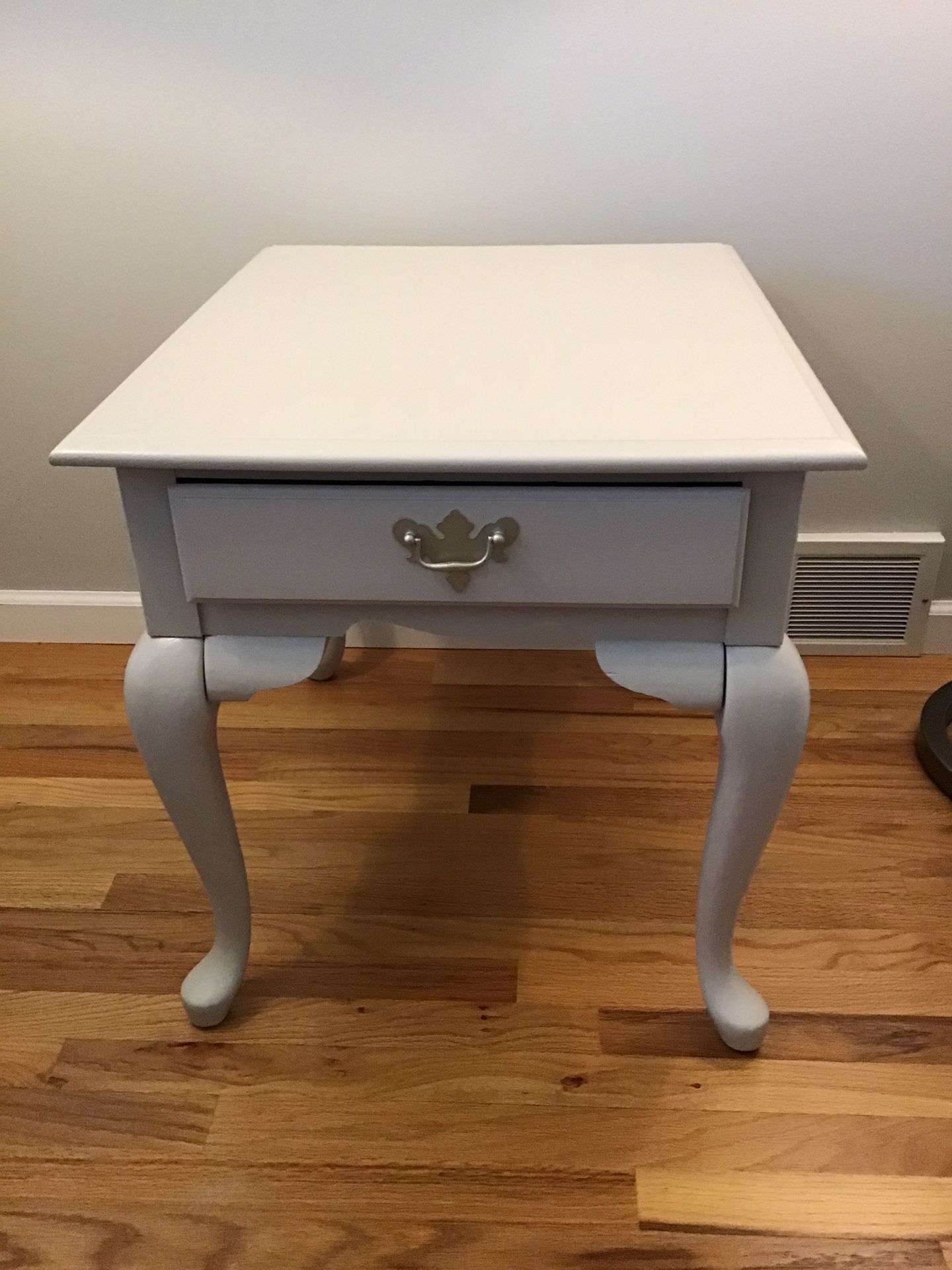 END TABLE OR  SIDE TABLE 