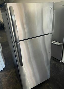 GE Stainless Steel Top Mount Refrigerator - Excellent Condition