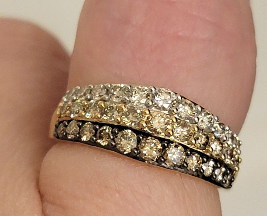 New 10k Yellow Gold 3 Row Diamond Ring
Size 6