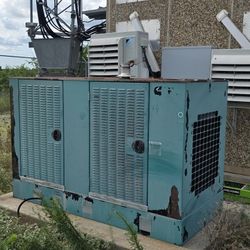 Cummins Onan 35kW Commercial Standby Generator LP / Natural Gas - 120/240V