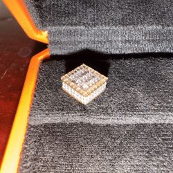 Elegant, gold, and diamond earrings- BRAND NEW✨🔥🔥