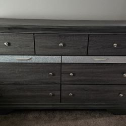Dresser & Nightstand Set