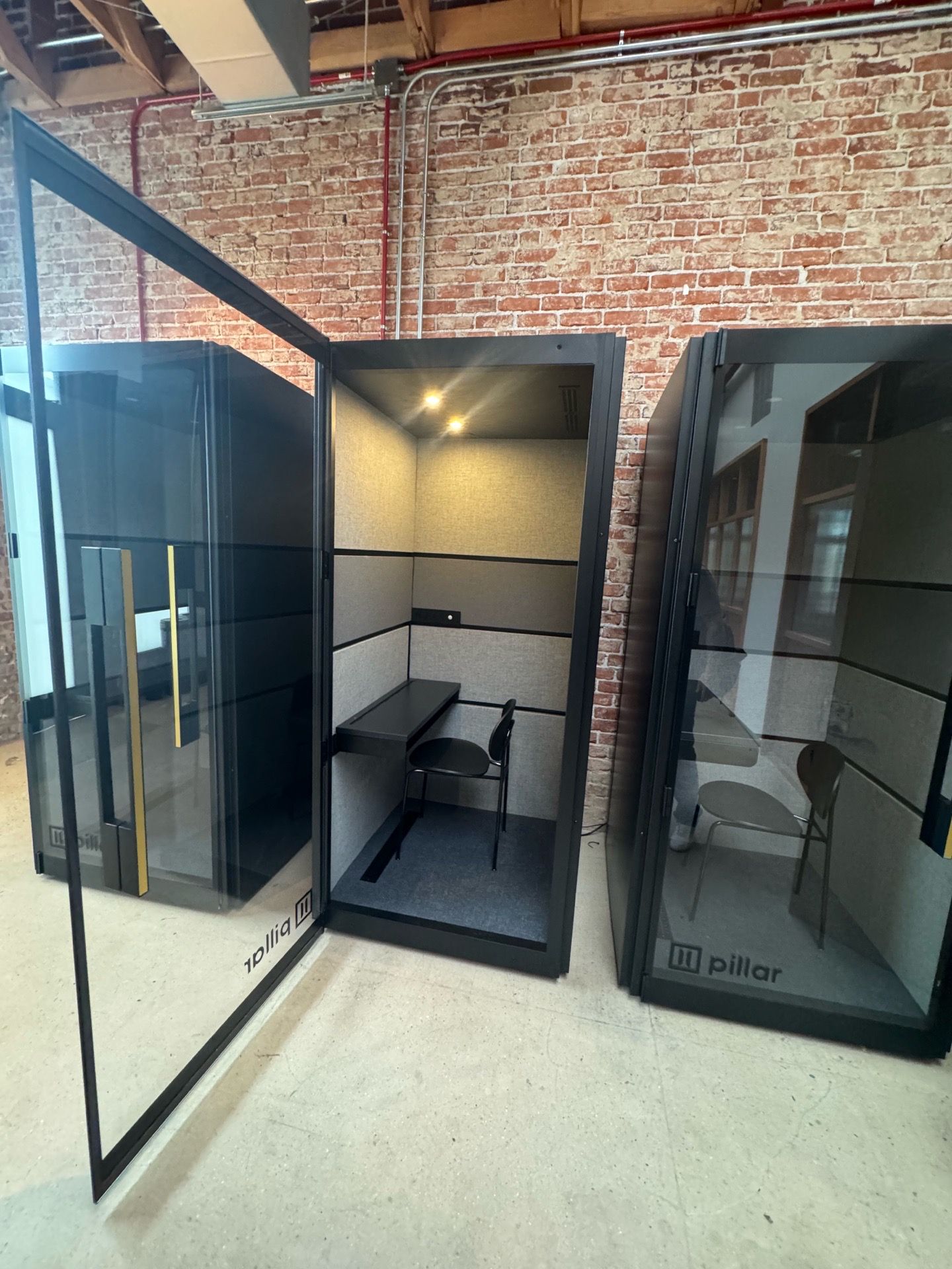 Soundproof Booth FlexiSpot Pillar