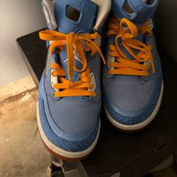 Jordan Spike Universal Blue