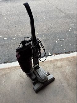 Kirby Upright Vacuum – Heavy‑Duty, Runs Great