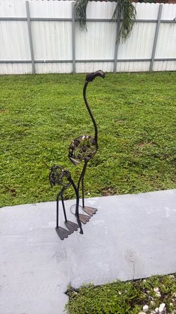 Metal Flamingo Garden Sculpture Set