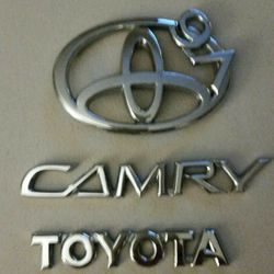Camry 2005 Emblem OEM