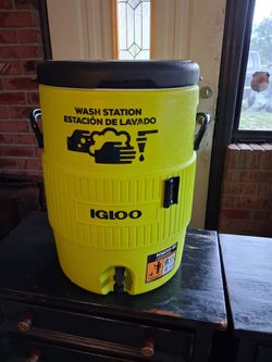 Cooler wash station