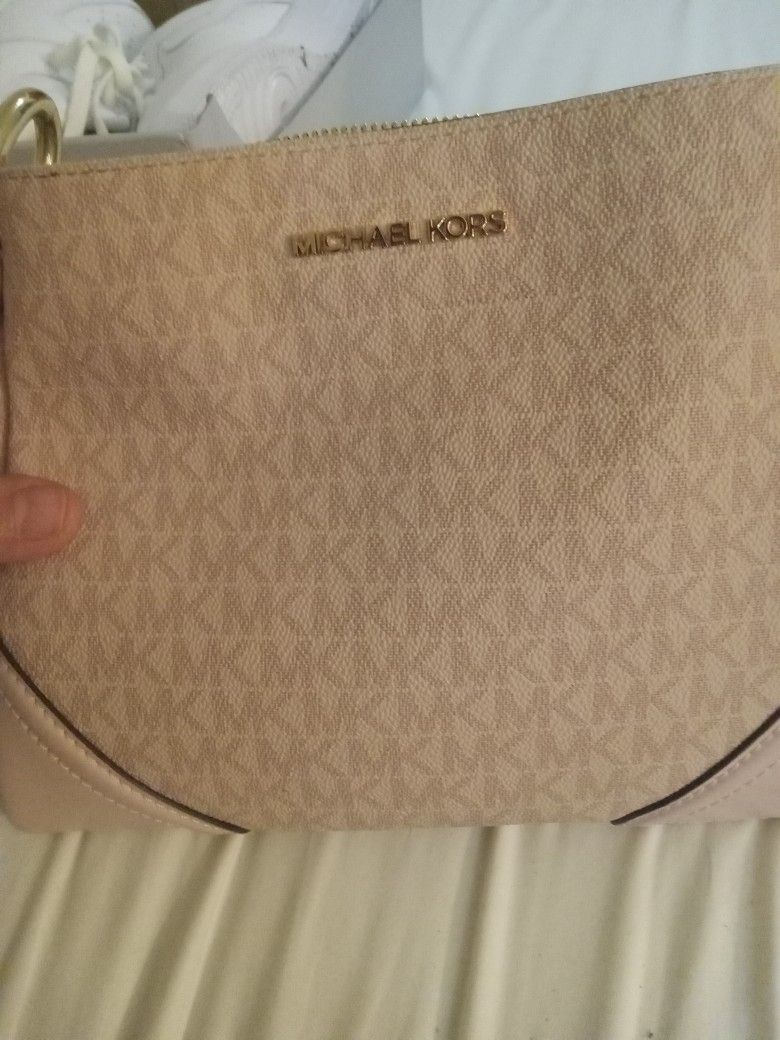 Jet Set Large Saffiano Leather Crossbody Bag from Michael Kors for Sale in  Montclair, CA - OfferUp