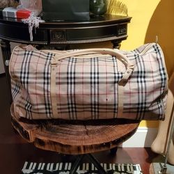 Stylish Duffle Bag.  Needs Repair!