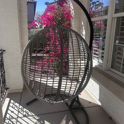 Hanging egg chair with stand