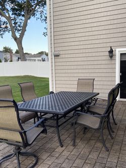 Outdoor Table With 6 chairs