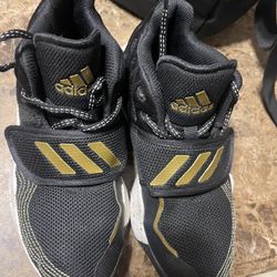 Tenis Adidas Size 5