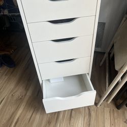 5 Rolling Drawer 