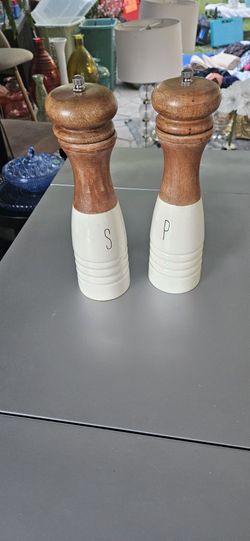 Salt N Pepper Server