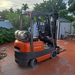 Forklift 5 000 Libras Buen Estado