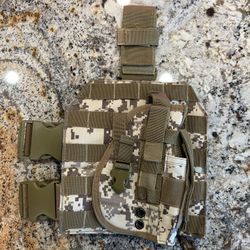 Tactical Dropleg MOLLE Panel w/ Universal MOLLE Holster (Color: Digital Desert) Airsoft
