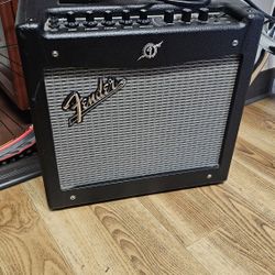 FENDER Mustang I PR824 Electric Guitar Amp 70W Modeling Practice Amplifier