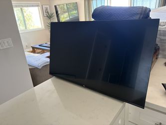 TCL 31 Inch TV and LG Soundbar I
