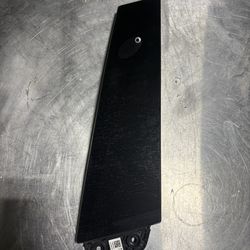 20-23 TESLA MODEL 3 LH PILLAR GLASS/W CAMERA