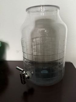 2 Gallon Plastic Water Dispenser