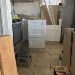 Craft Shaker Cabinet 