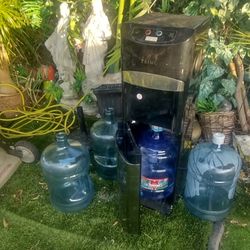 Dispensador De Agua Fría Y Caliente Incluye 4 Garrafones  Plasticos