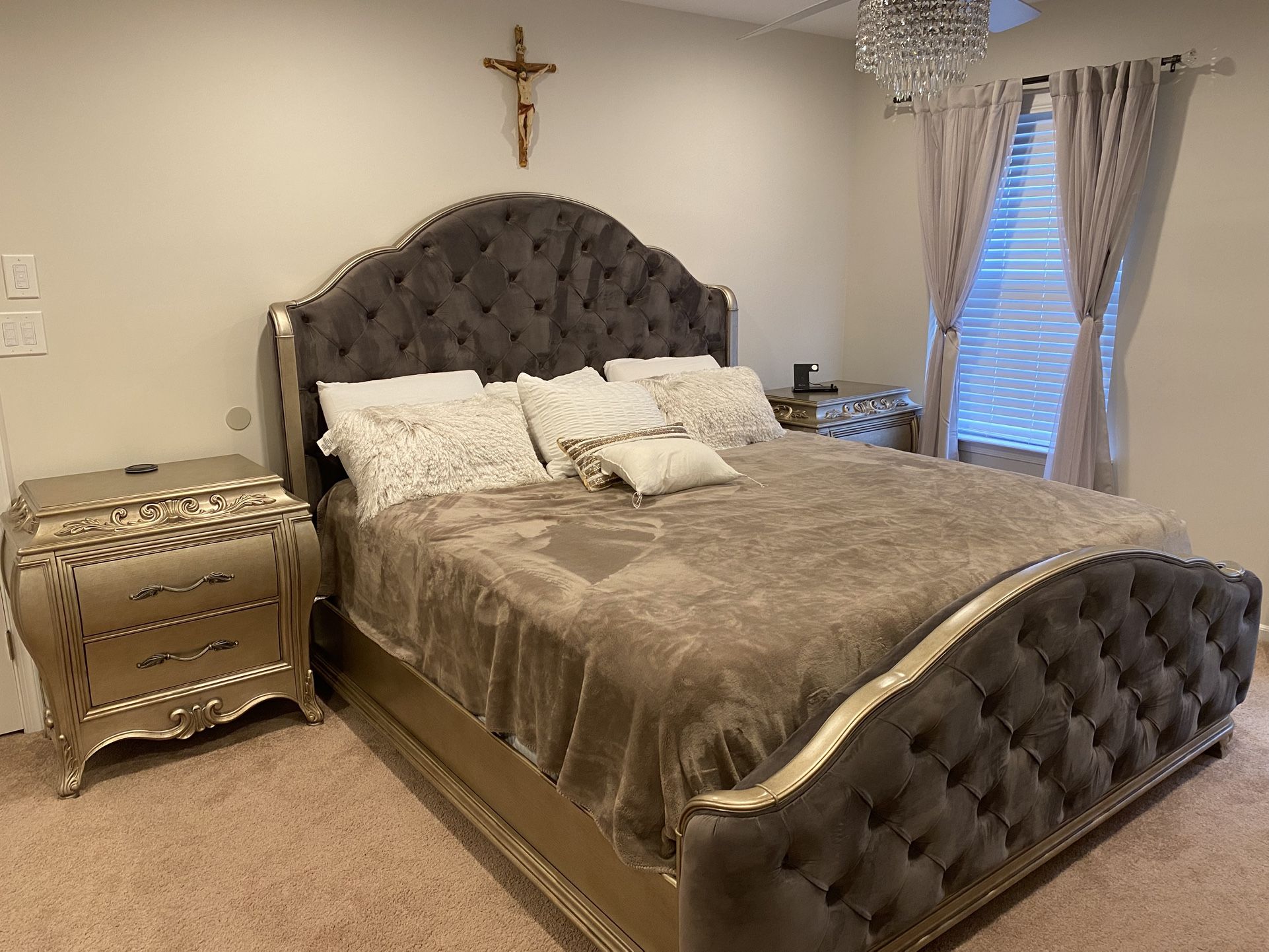 California King luxury tufted bedroom set