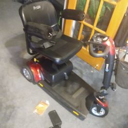 Go Go Elite Scooter Has One Brand New Battery The Other One Was Fine Runs Good Has Seat Belts For Security