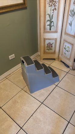 New Pet Steps By Frisco