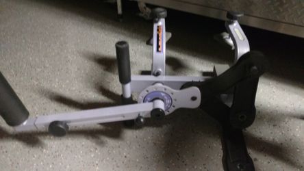 Door sill adjustable leg exercise machine