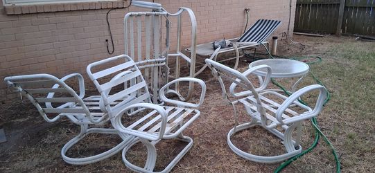 My recently Deseased Mother's Outdoor Furniture 