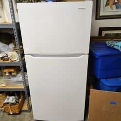 Very Clean Frigidaire Refrigerator 