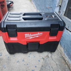 Milwaukee Vacuum With Battery