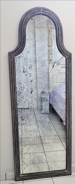 Antique style standing mirror